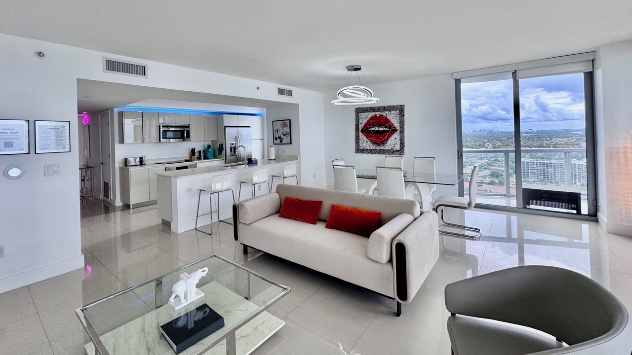 Photo of Livingroom in Hallandale Beach