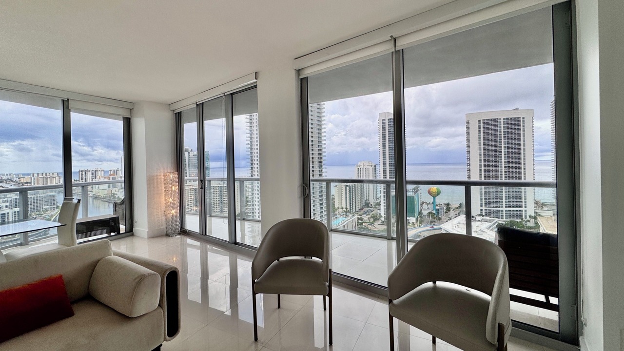 Photo of Livingroom in Hallandale Beach