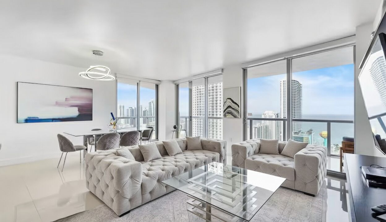 Photo of Livingroom in Hallandale Beach