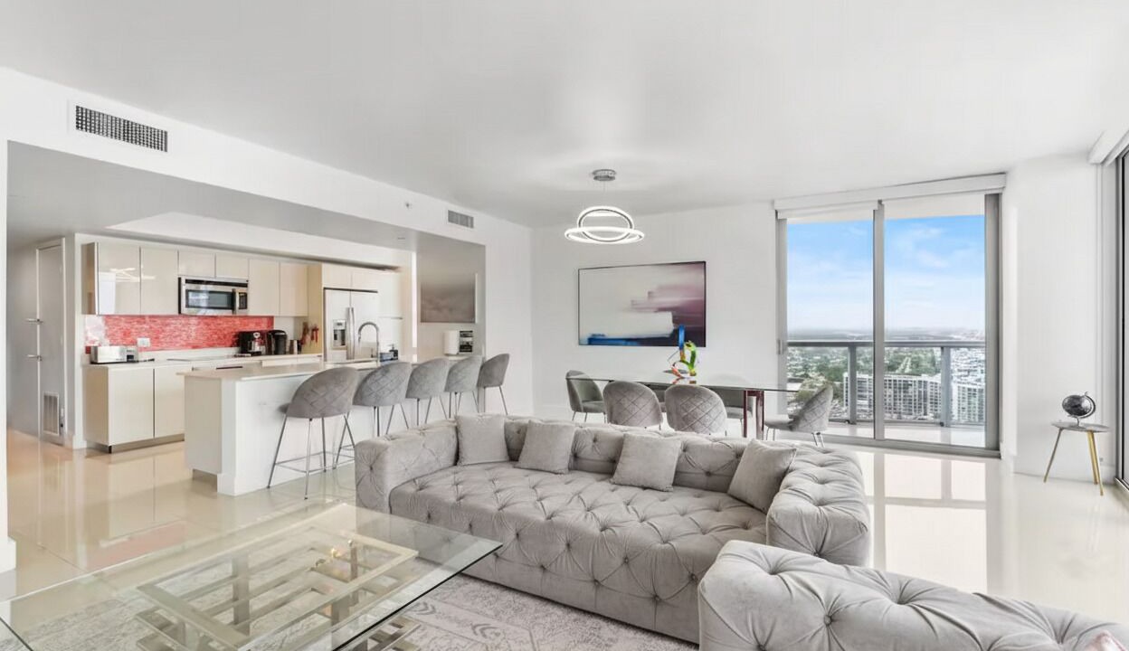 Photo of Livingroom in Hallandale Beach