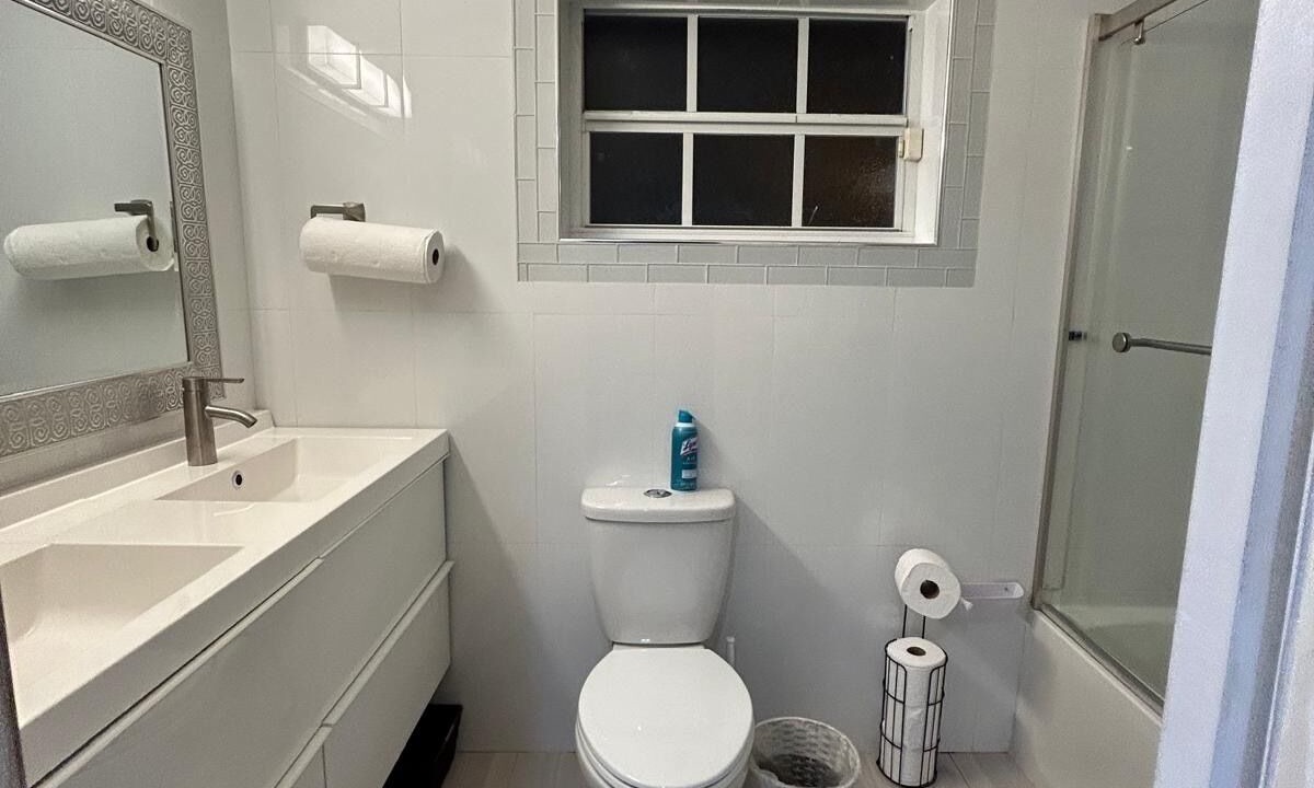 Photo of Bathroom in Hialeah