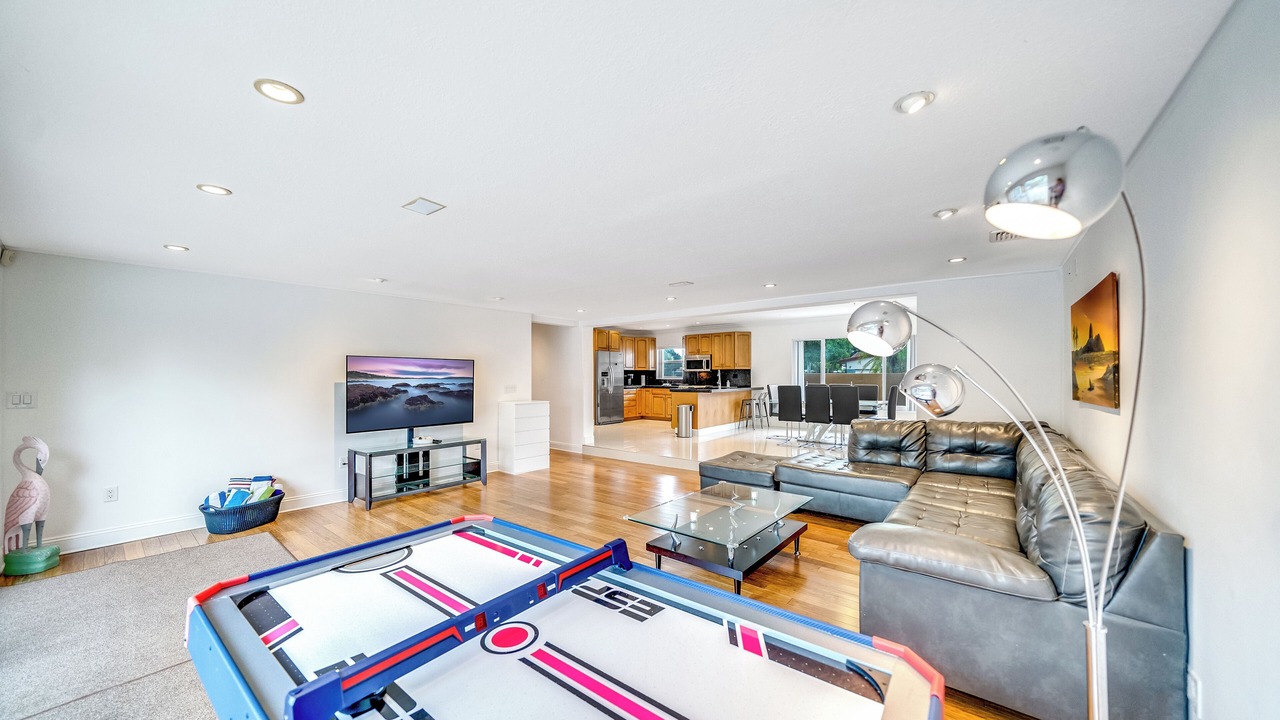 Photo of Livingroom in Oakland Park