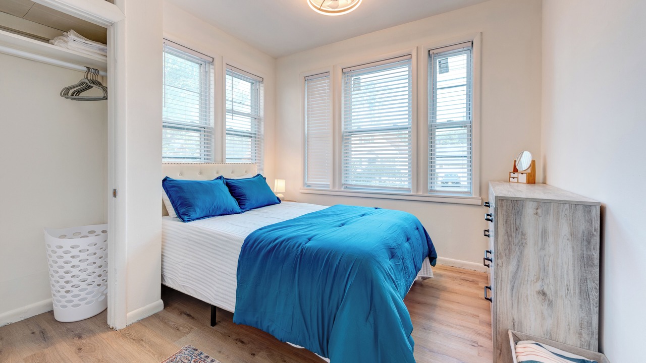 Photo of Bedroom in Teaneck