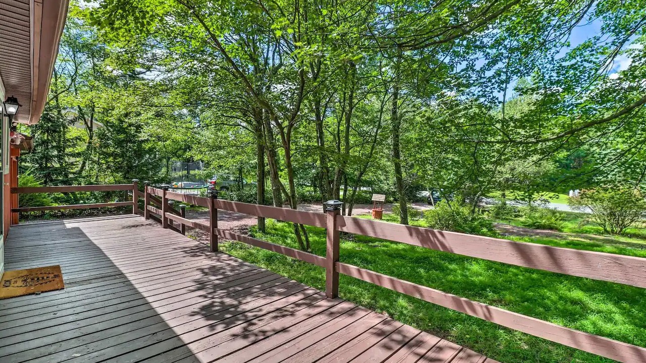 Photo of Patio Balcony in Long Pond