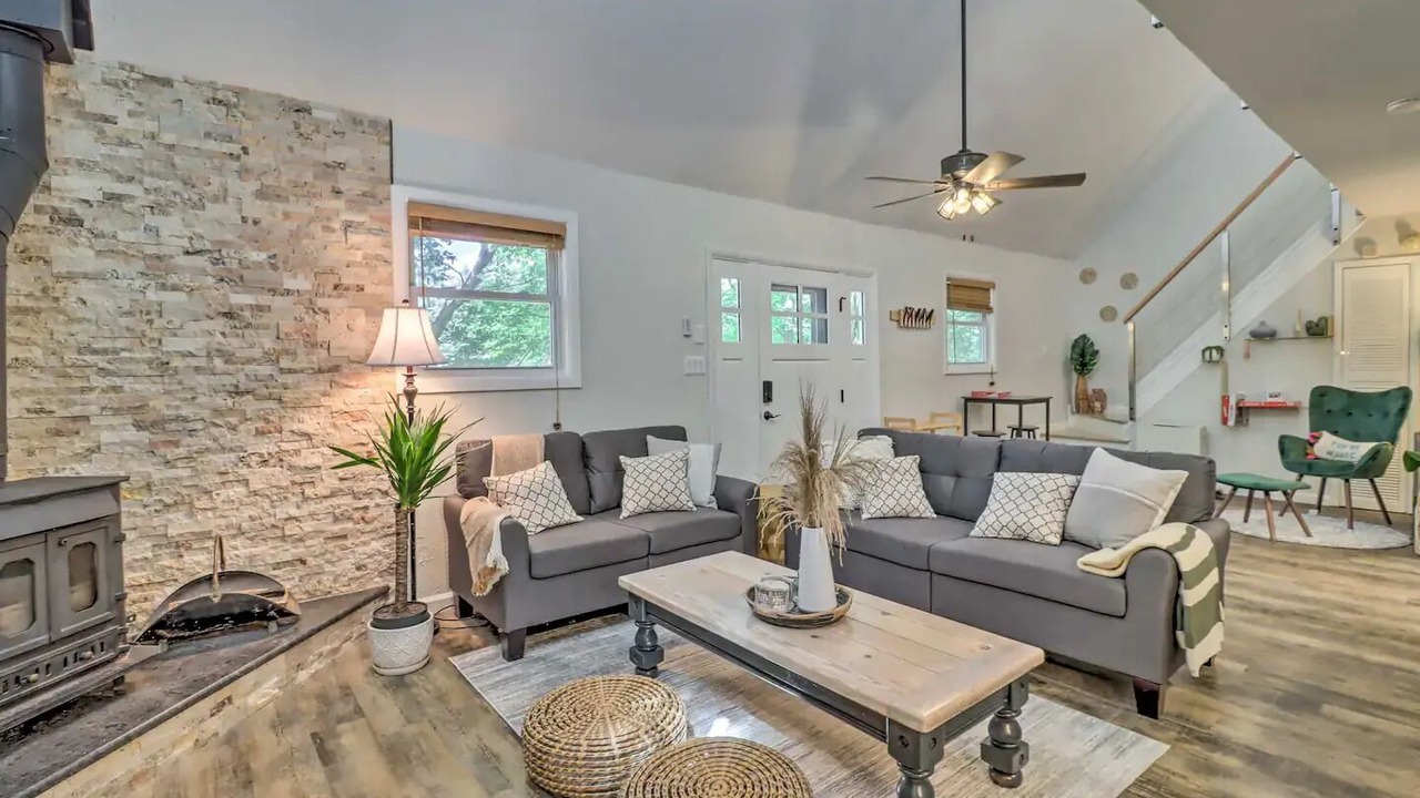 Photo of Livingroom in Long Pond