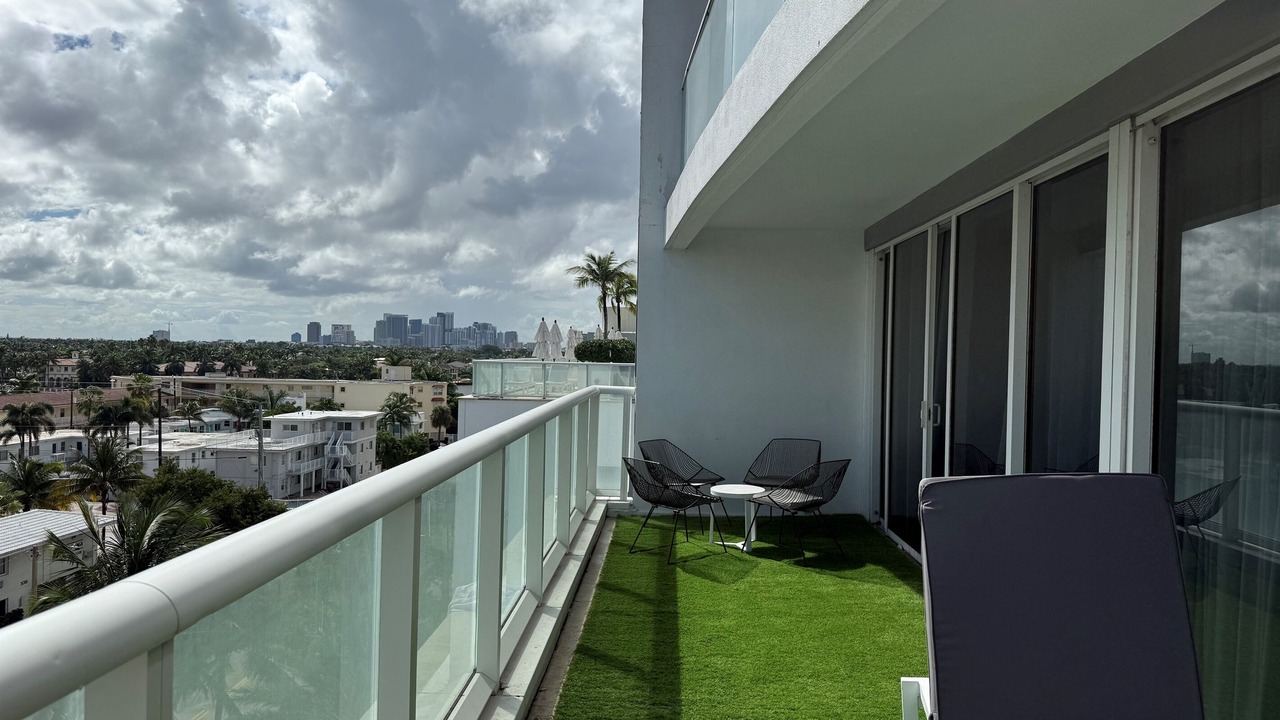 Photo of Patio Balcony in Central Beach