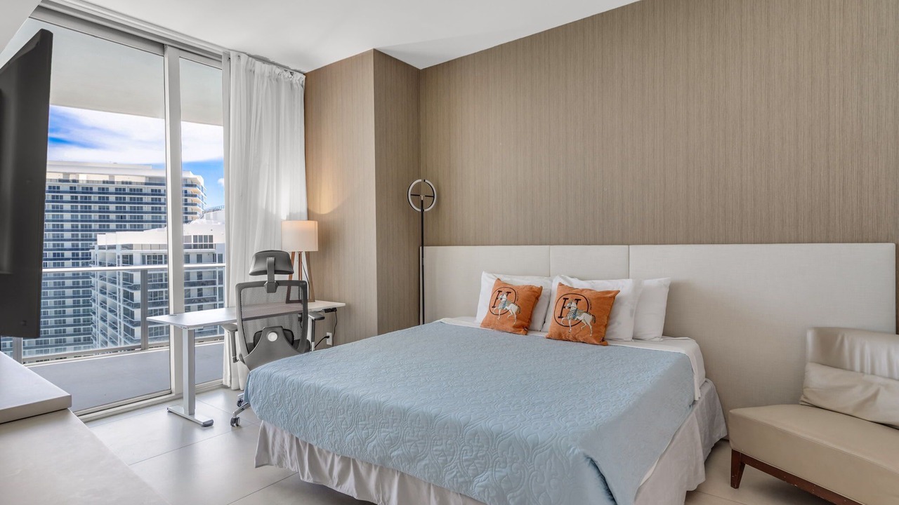Photo of Bedroom in Hollywood South Central Beach