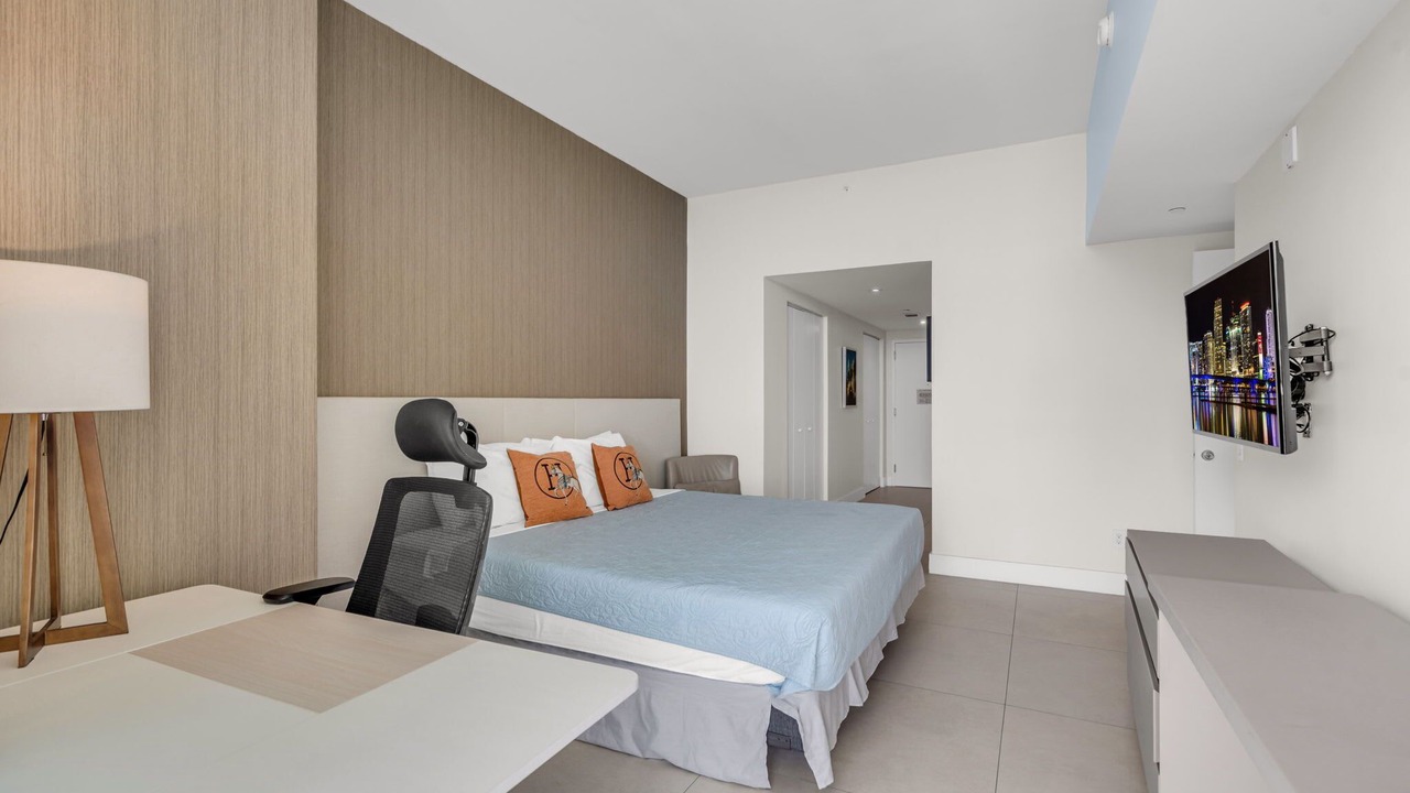 Photo of Bedroom in Hollywood South Central Beach