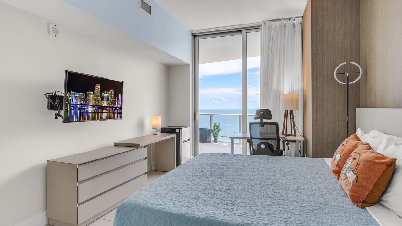 Photo of Bedroom in Hollywood South Central Beach