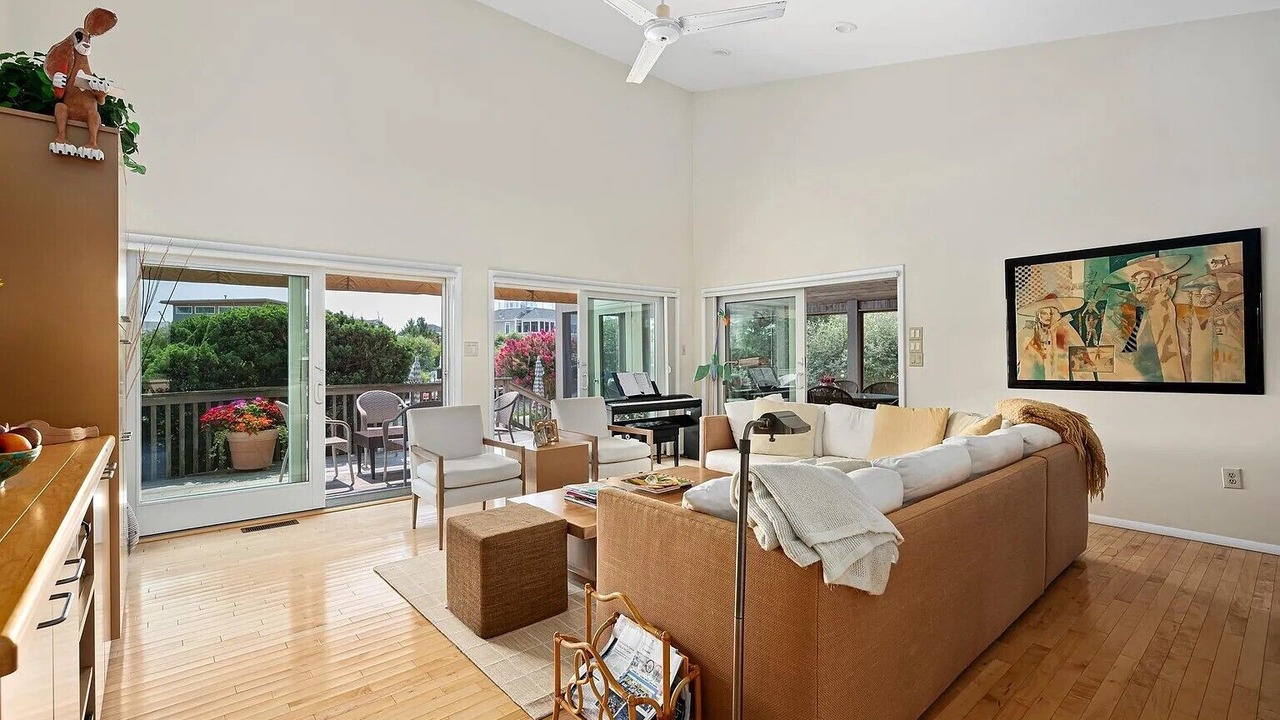 Photo of Livingroom in Loveladies