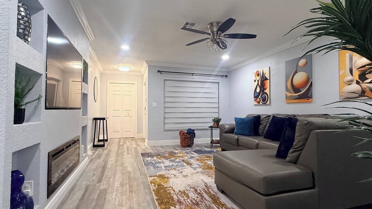 Photo of Livingroom in Tamarac