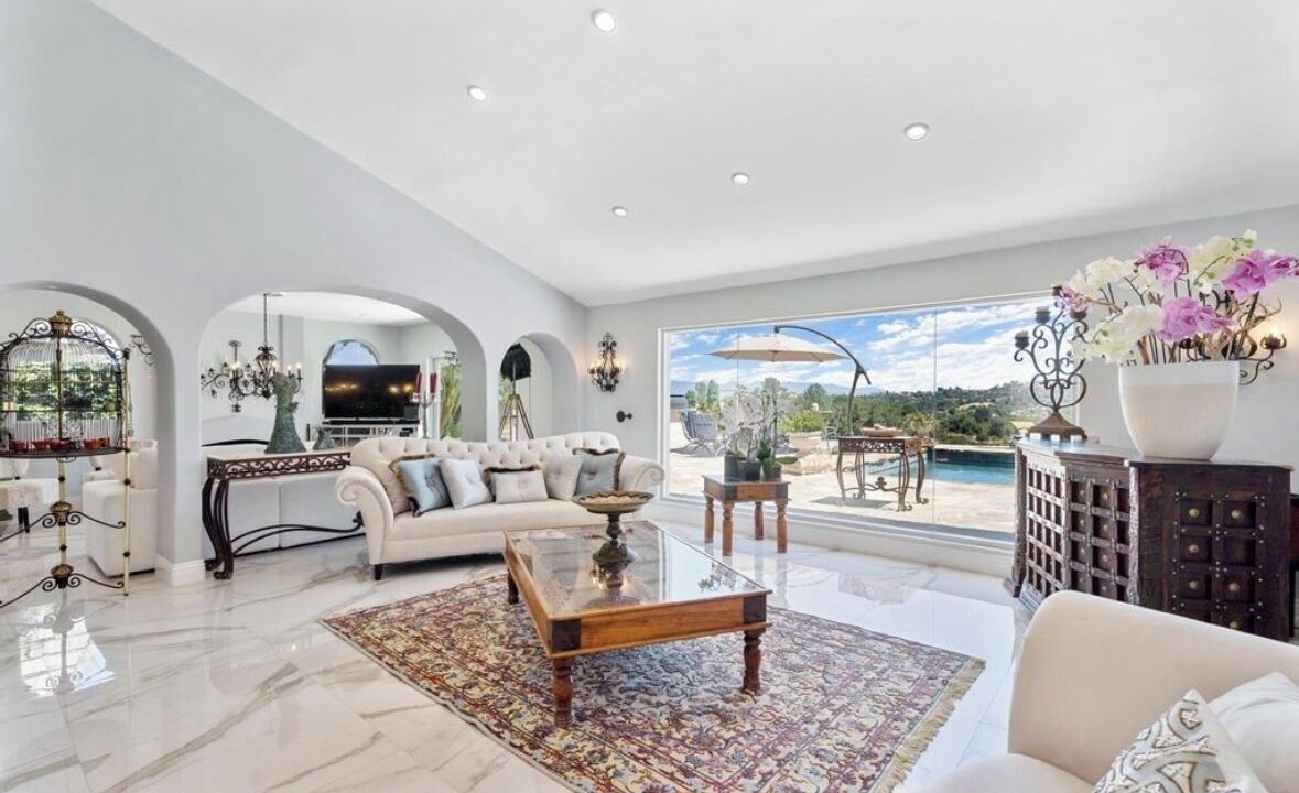 Photo of Livingroom in Tarzana
