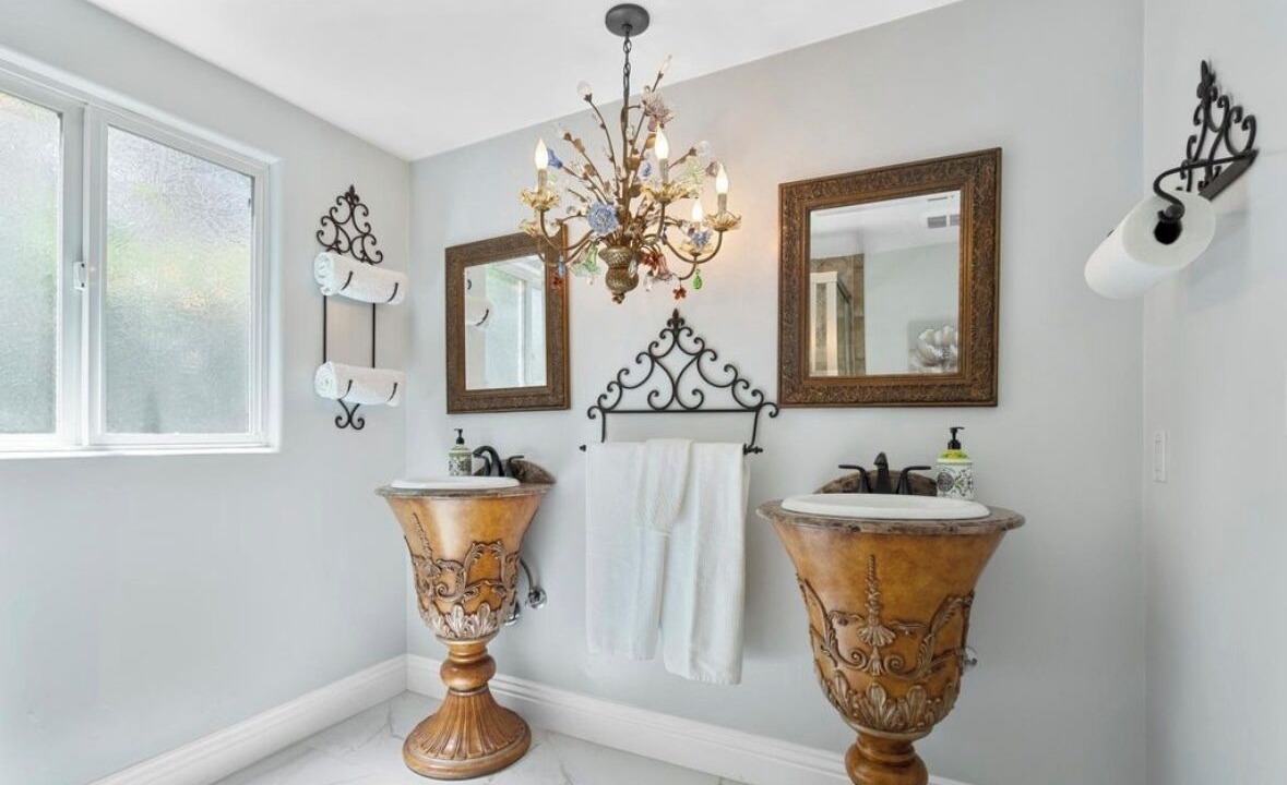 Photo of Bathroom in Tarzana