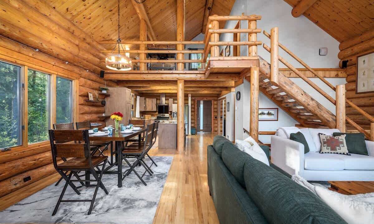 Photo of Livingroom in Columbia Falls