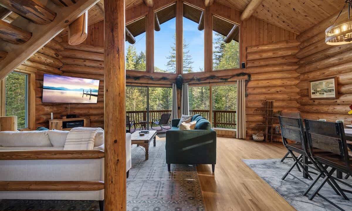 Photo of Livingroom in Columbia Falls