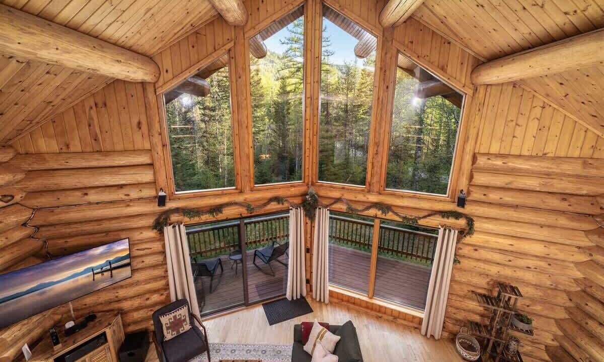 Photo of Livingroom in Columbia Falls