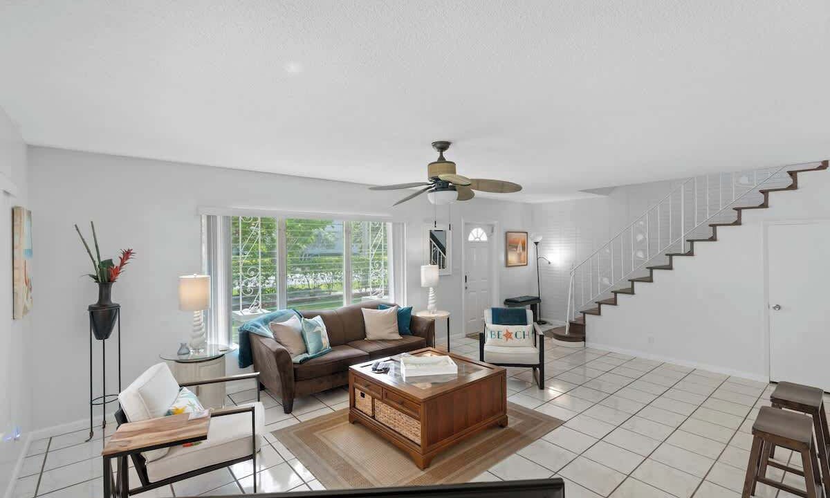 Photo of Livingroom in Deerfield Beach