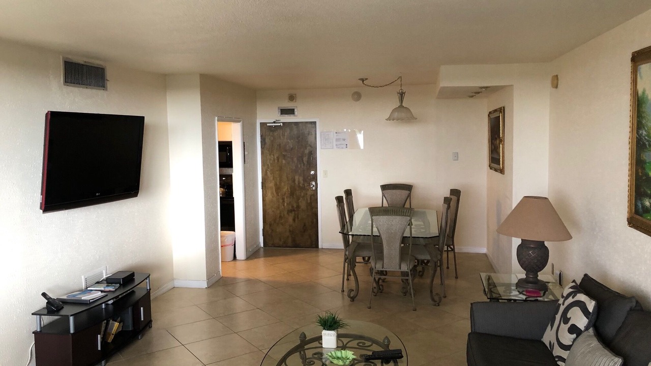 Photo of Livingroom in Galt Mile