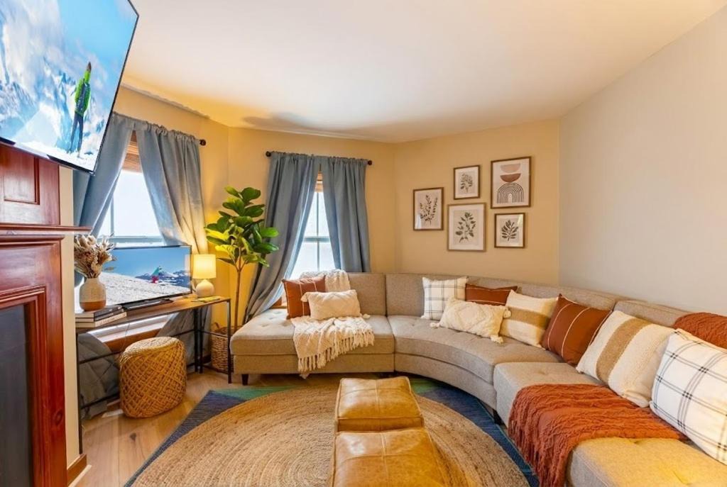 Photo of Livingroom in Snowshoe