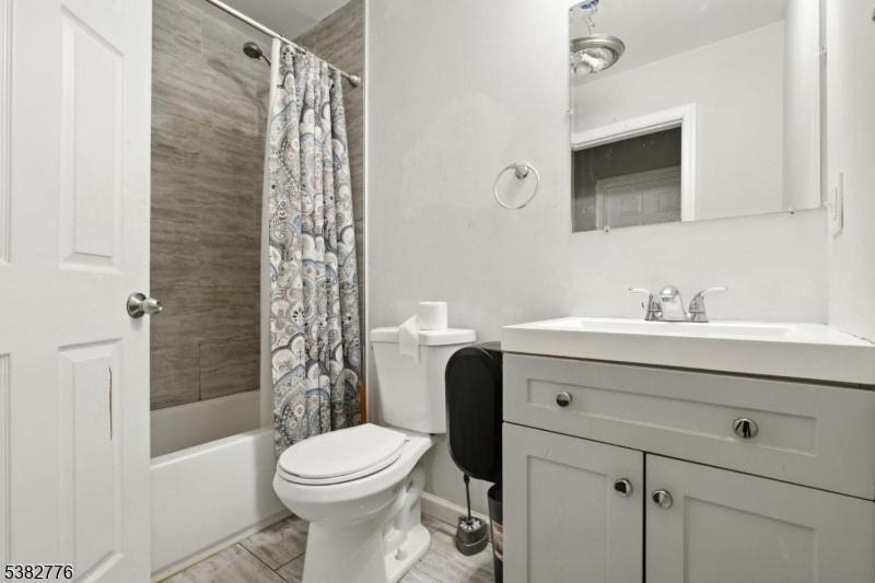 Photo of Bathroom in Weequahic