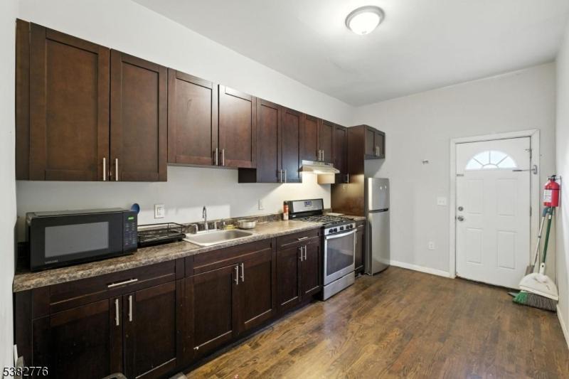 Photo of Kitchen in Weequahic