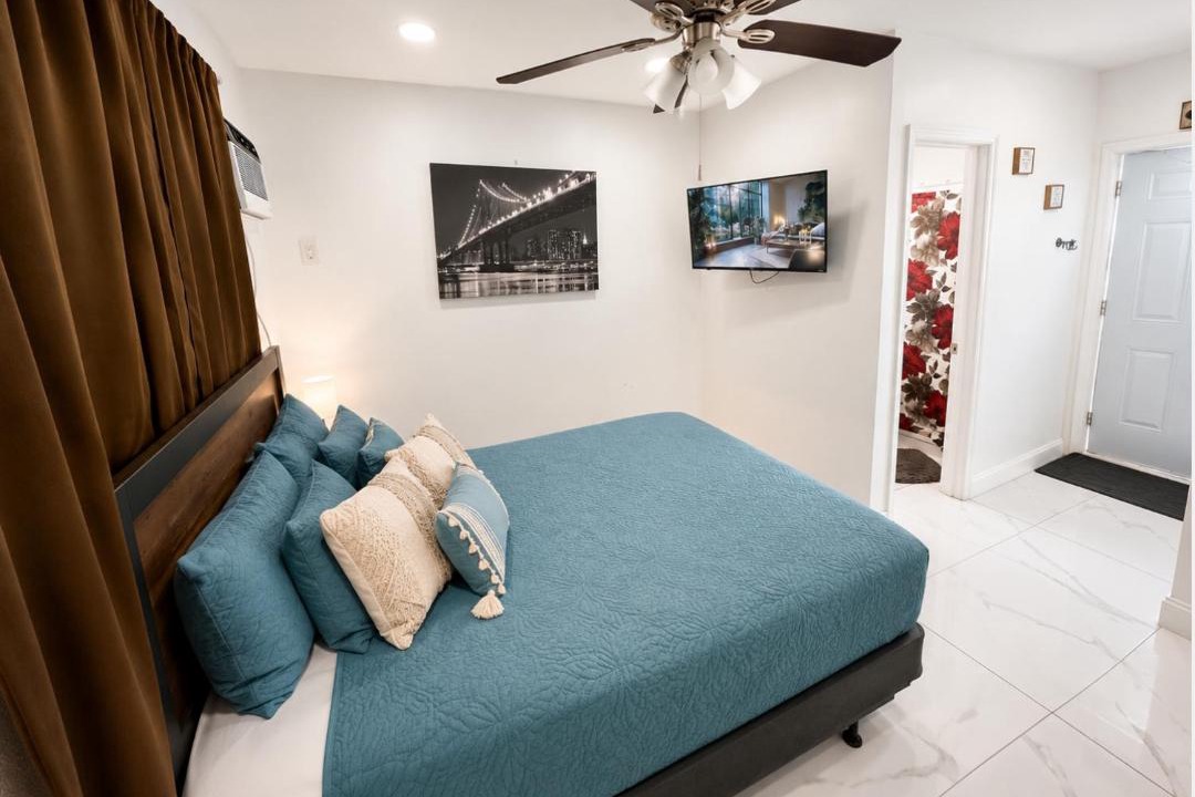 Photo of Bedroom in Hollywood South Central Beach