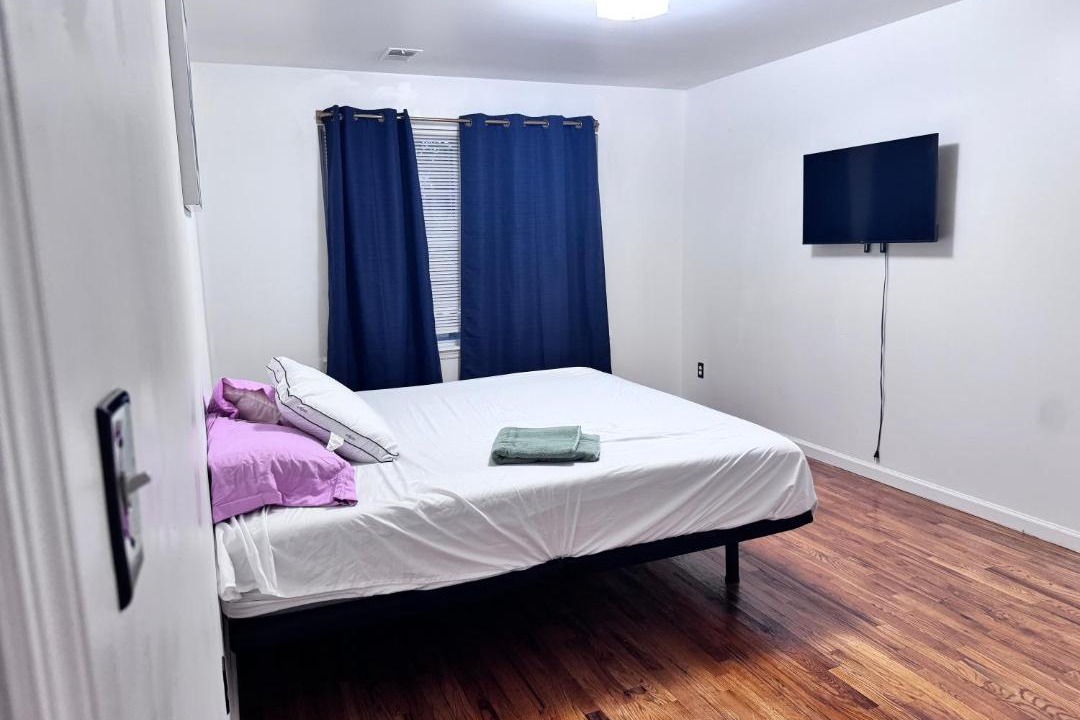 Photo of Bedroom in Forest Hill