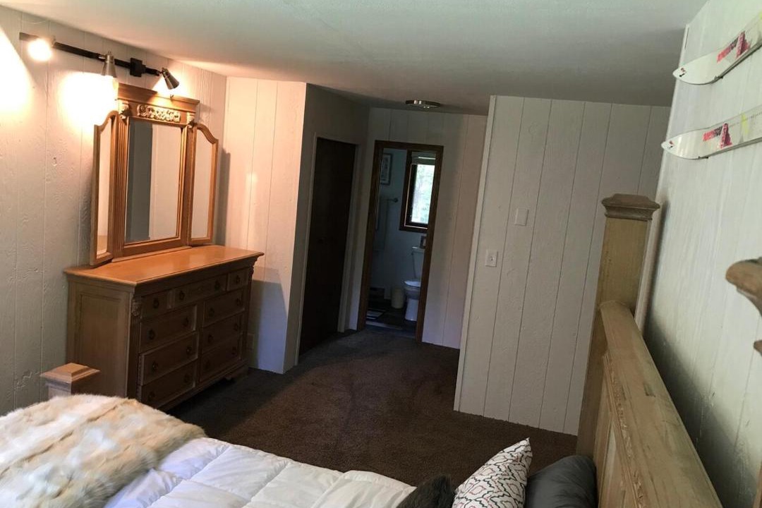Photo of Bedroom in Swan Lake