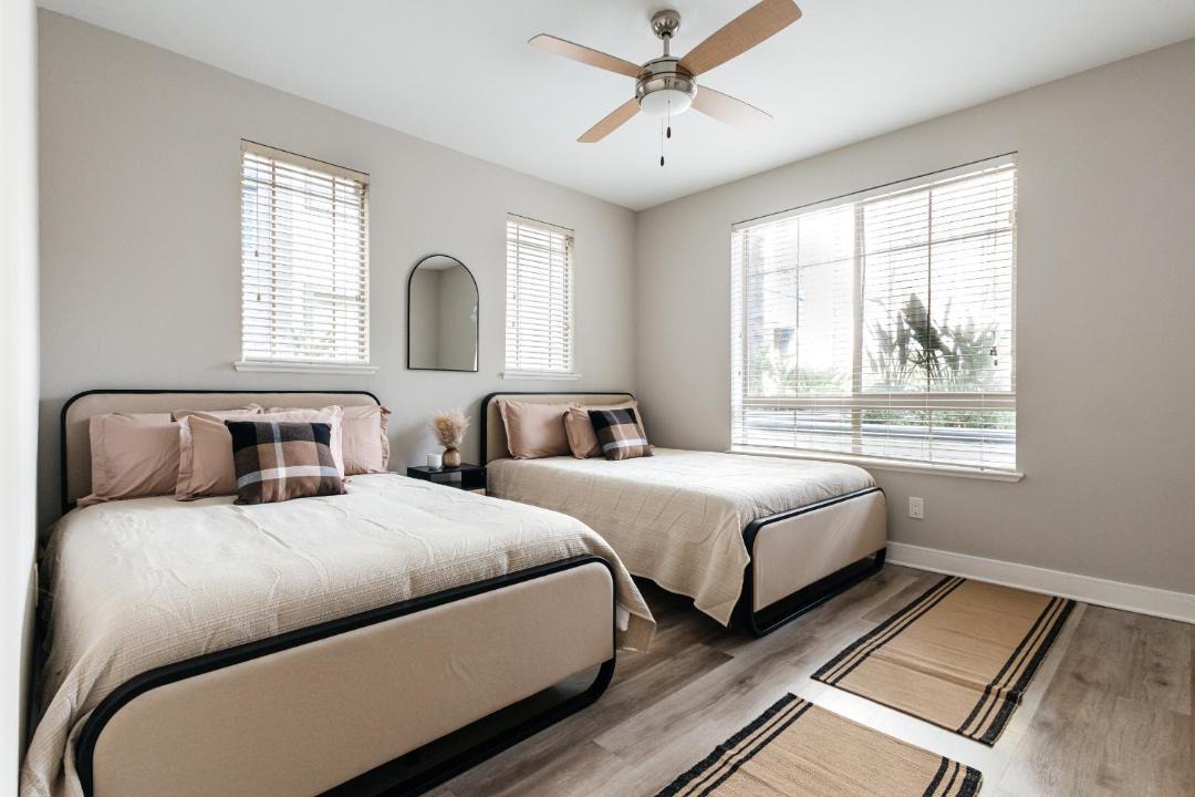 Photo of Bedroom in Warner Center