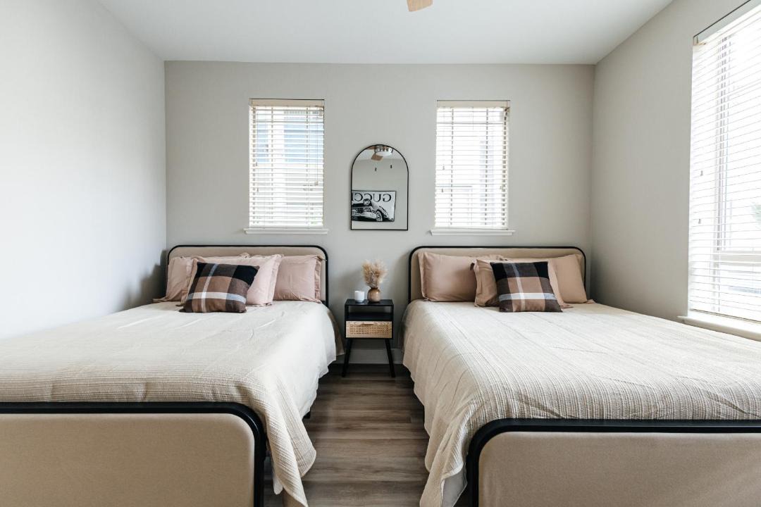 Photo of Bedroom in Warner Center