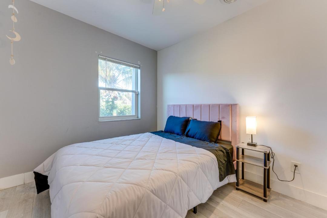 Photo of Bedroom in North Central Hollywood