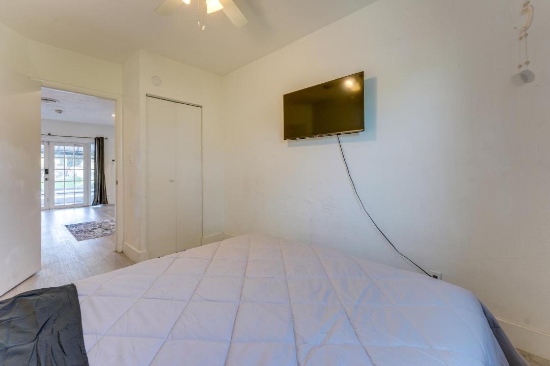 Photo of Bedroom in North Central Hollywood