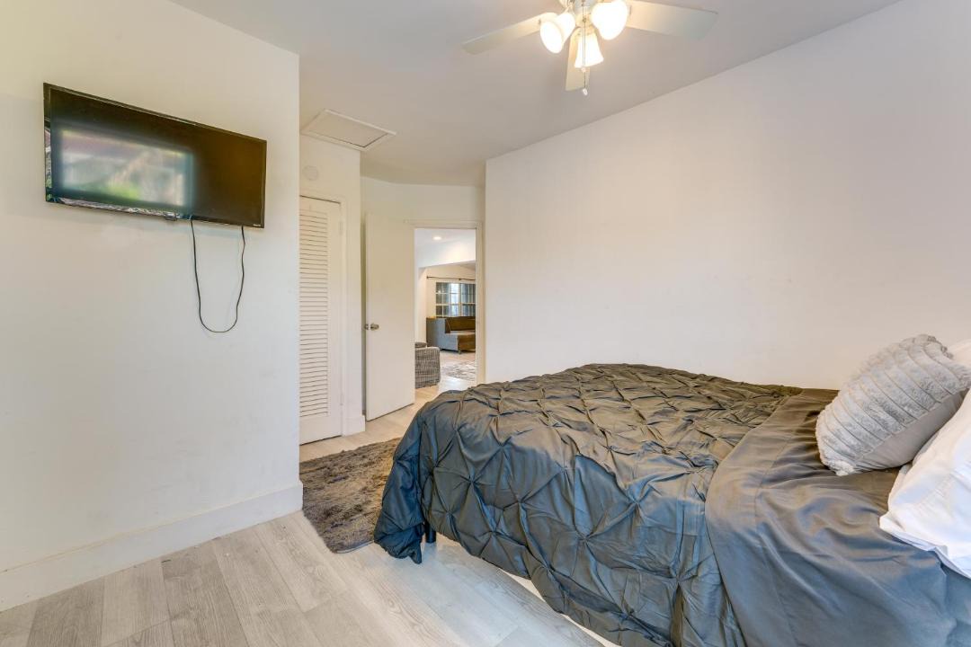 Photo of Bedroom in North Central Hollywood