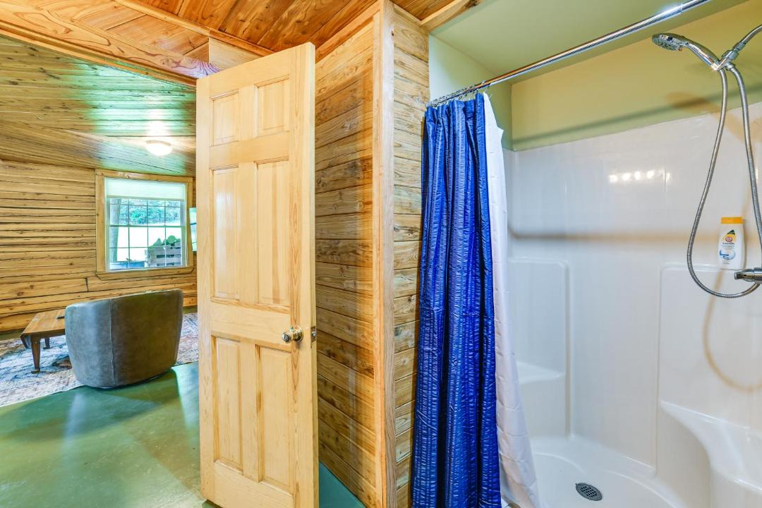 Photo of Bathroom in Scottsburg