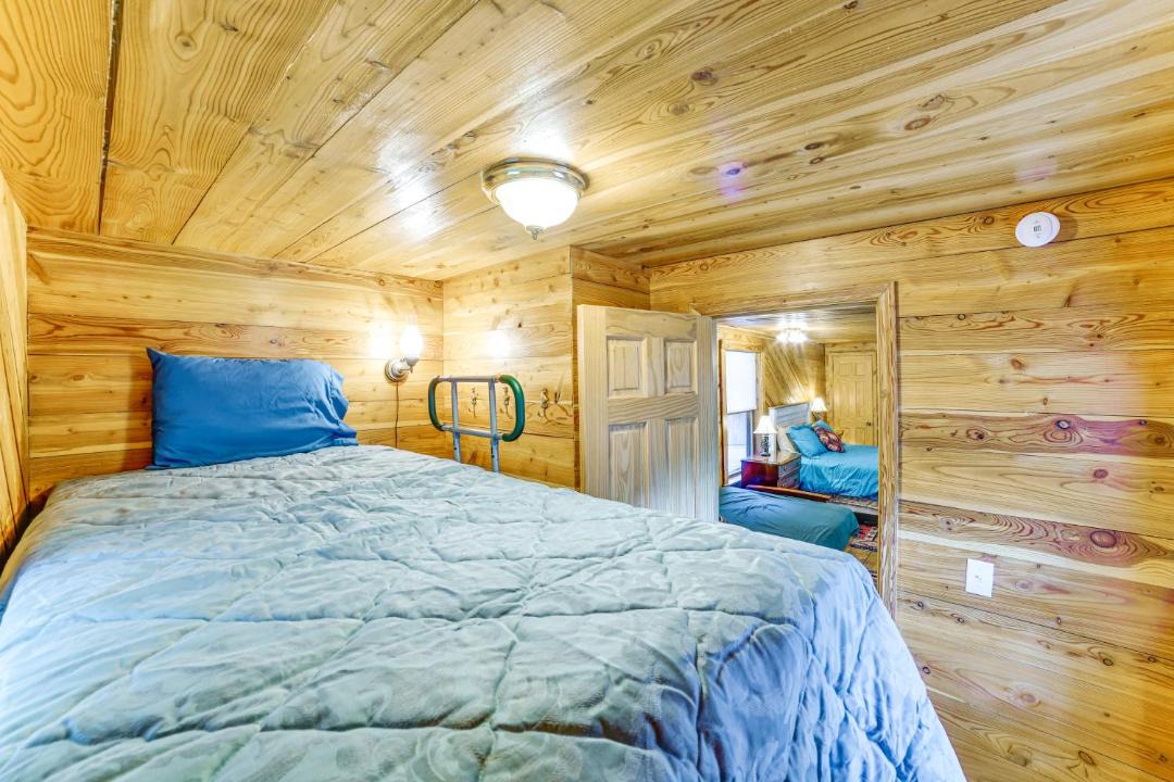 Photo of Bedroom in Scottsburg