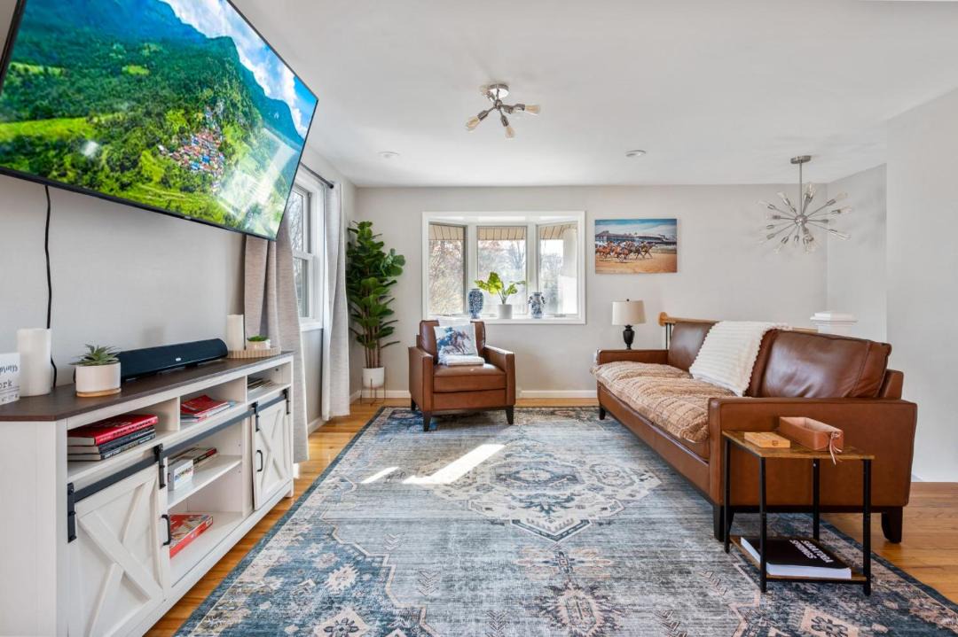 Photo of Livingroom in Geyser Crest