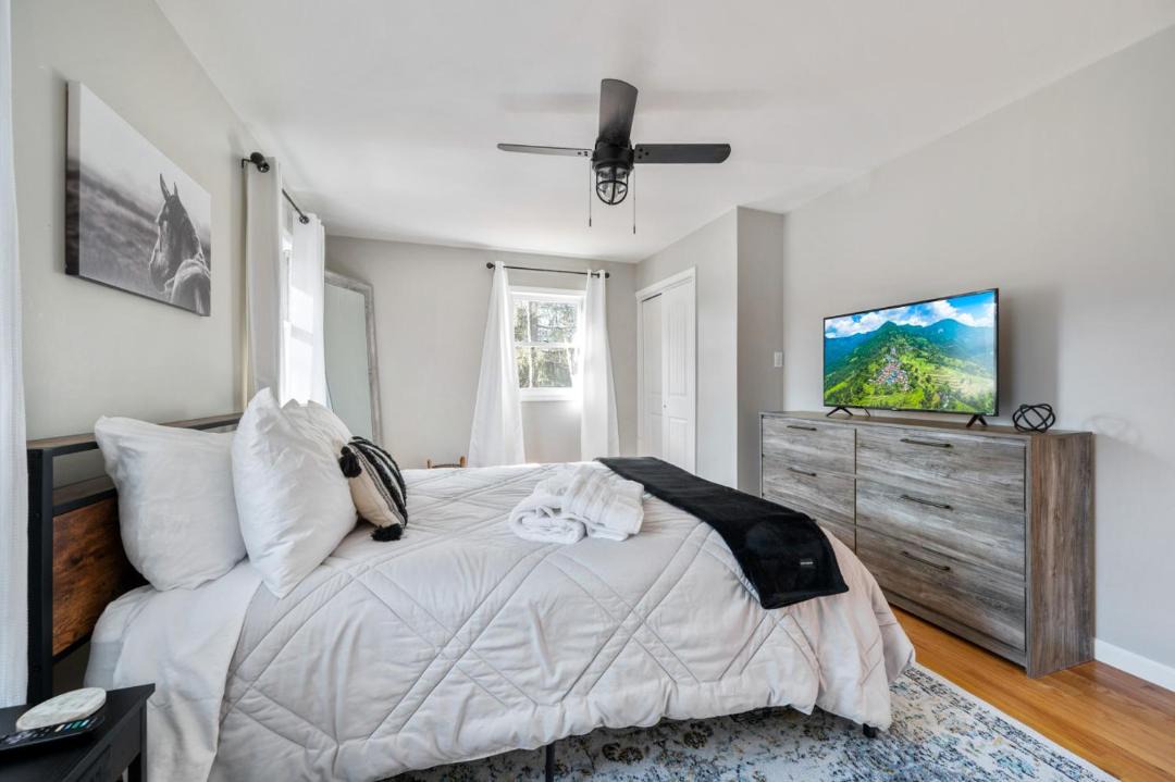 Photo of Bedroom in Geyser Crest