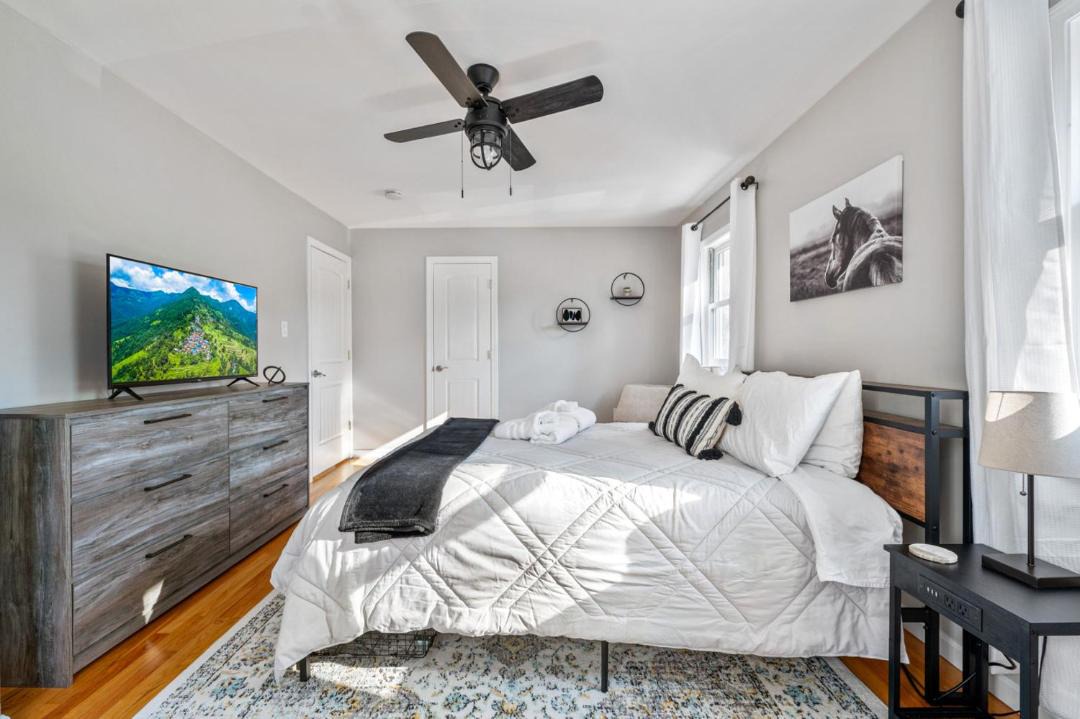 Photo of Bedroom in Geyser Crest