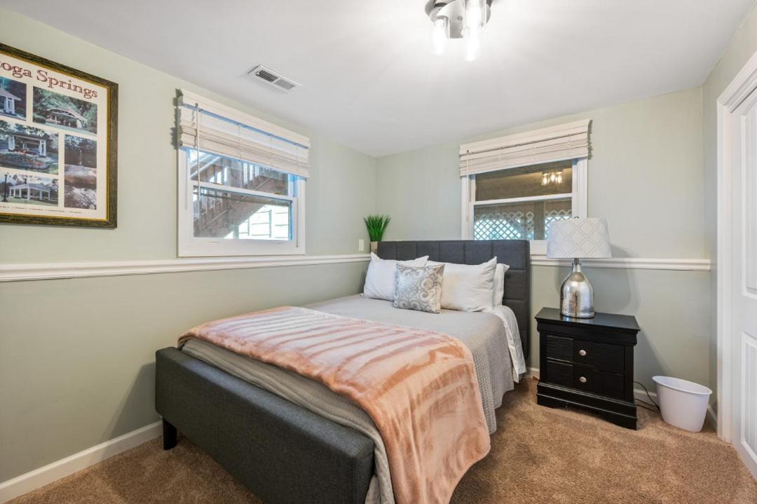 Photo of Bedroom in Geyser Crest