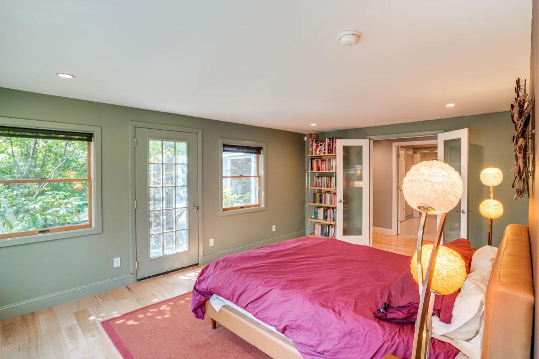 Photo of Bedroom in Hollowville