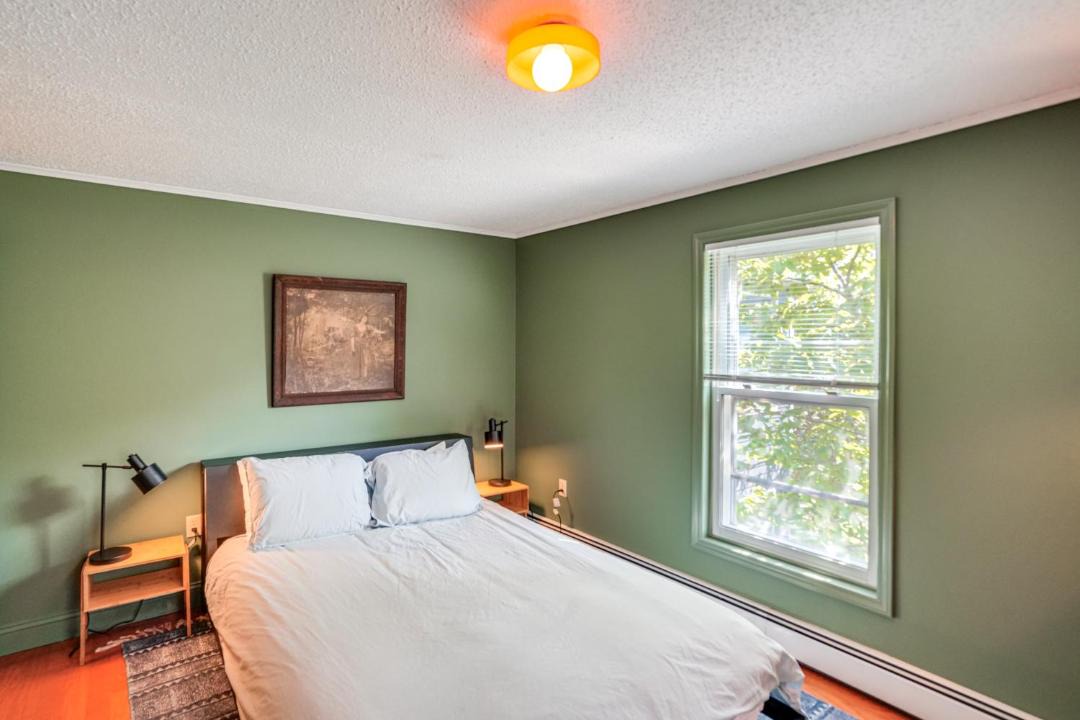 Photo of Bedroom in Hollowville