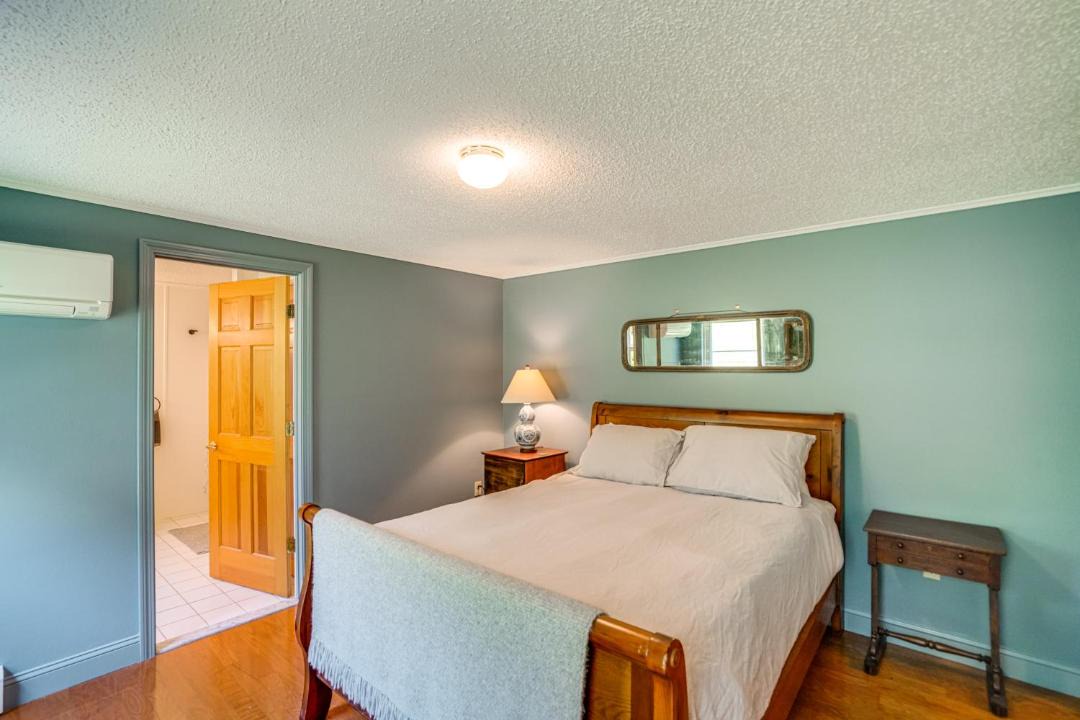 Photo of Bedroom in Hollowville