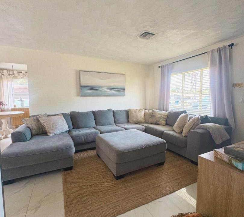 Photo of Livingroom in North Central Hollywood