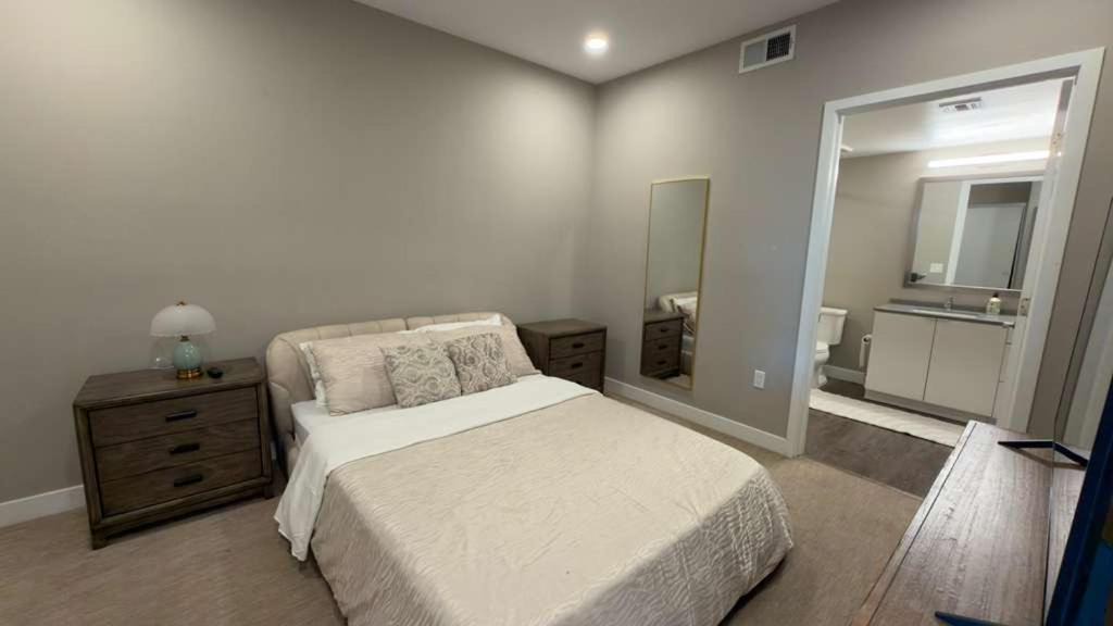 Photo of Bedroom in Hollywood