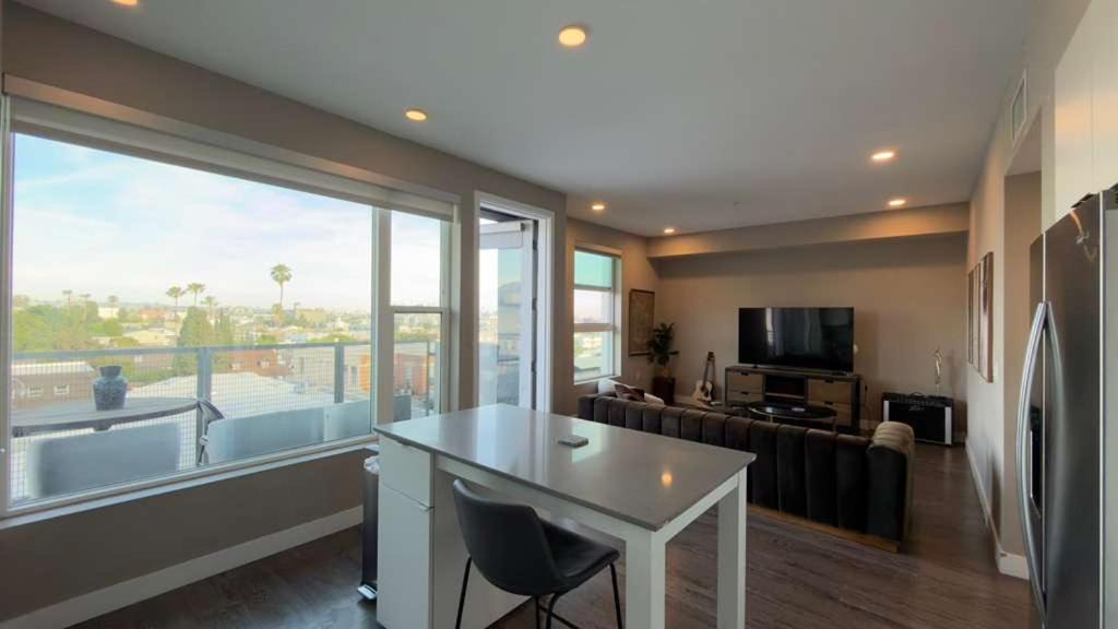 Photo of Others in Hollywood