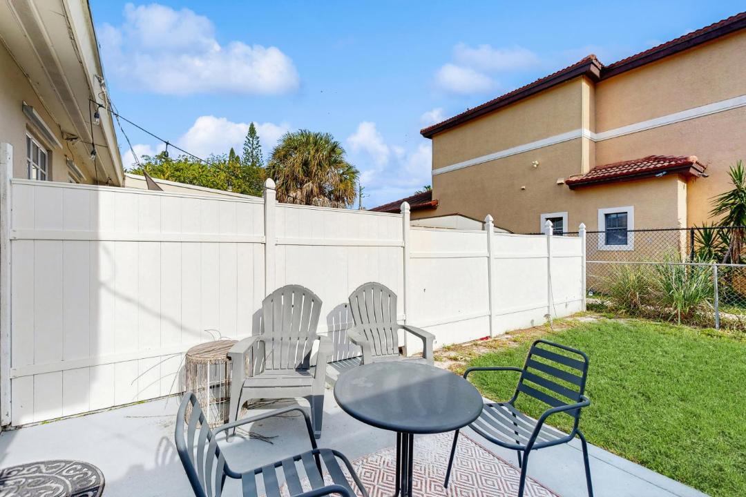Photo of Patio Balcony in Middle River Terrace