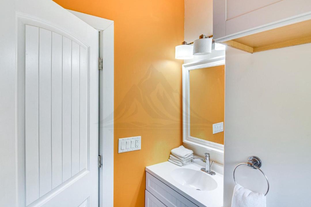 Photo of Bathroom in Thousand Oaks
