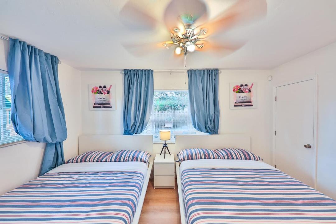 Photo of Bedroom in Lauderdale Isles