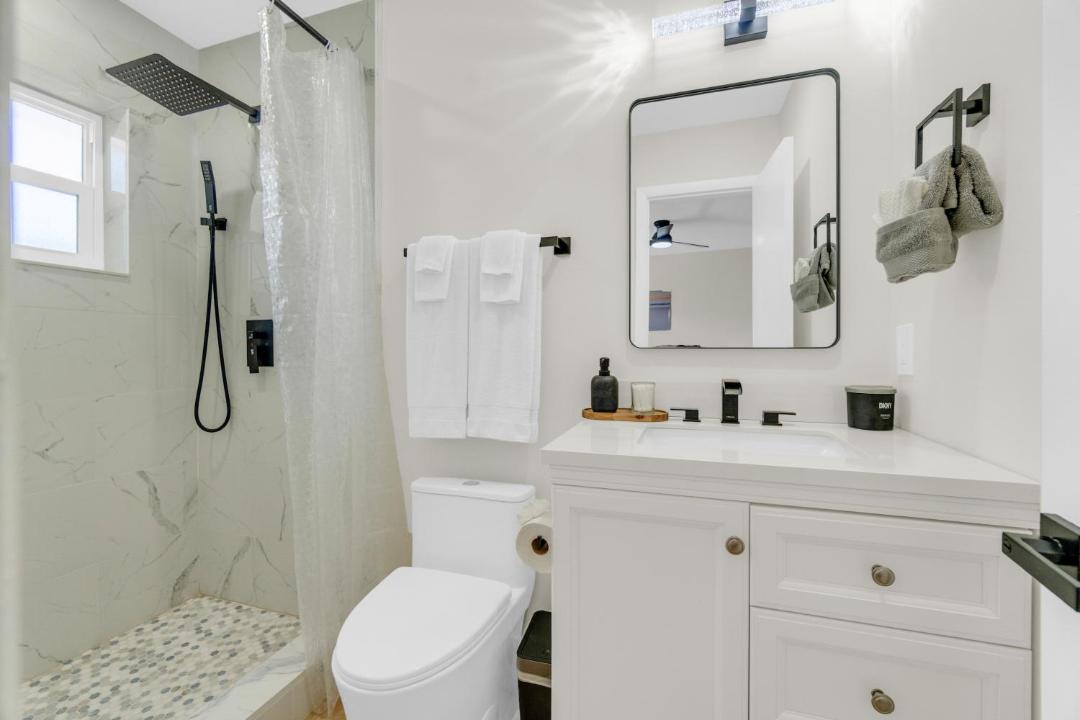 Photo of Bathroom in Oakland Park