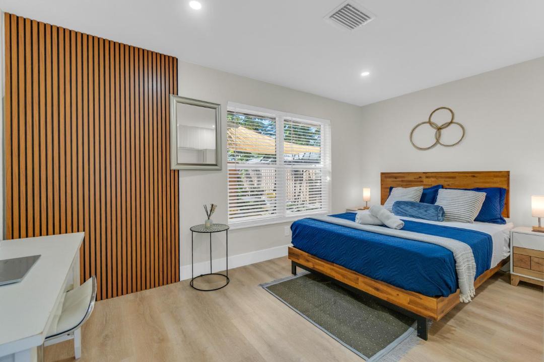 Photo of Bedroom in Oakland Park